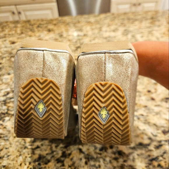 VOLATILE platform flip-flops sz7 worn once! - Picture 4 of 10